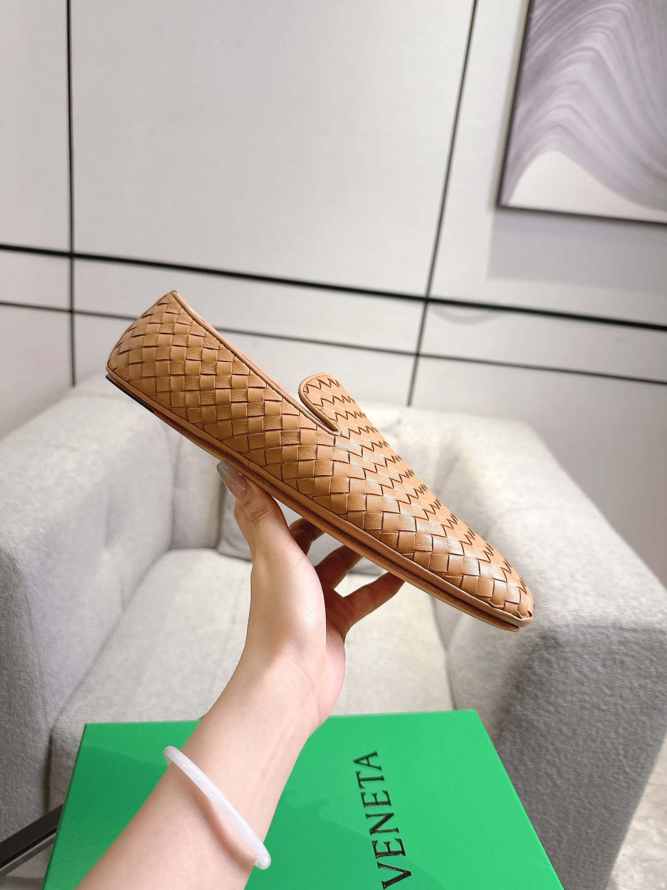 [BV] Top P: 760💰Size for couples: 35-44 (40.41 for women, 38 for men, 45.46.47, custom-made, non-returnable) Bottega Veneta 2025 autumn counter synchronized genuine leather outsole classic woven beanie shoes for couples, Bottega Veneta square-toe flat shoes, imported mixed sheepskin, imported sheep! Leather outsole! [Rose][Rose]! Purely hand-woven and operated, the original board is reproduced one-to-one! quality assurance!